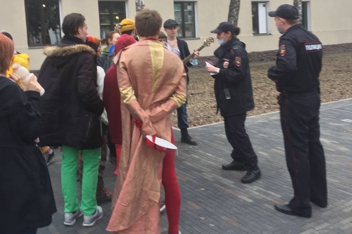 Полиция задержала 20 томичей на карнавале с музыкальными инструментами