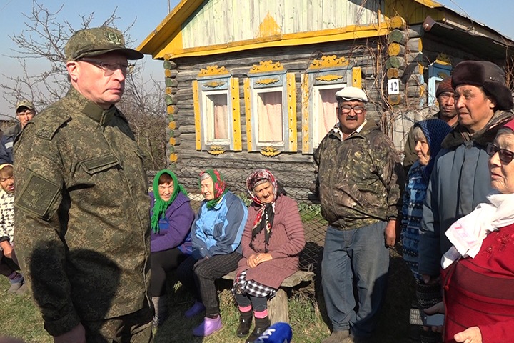 «Полетят головы, кто-то поедет заготавливать лес на север»: омский губернатор раскритиковал районных глав за пожары