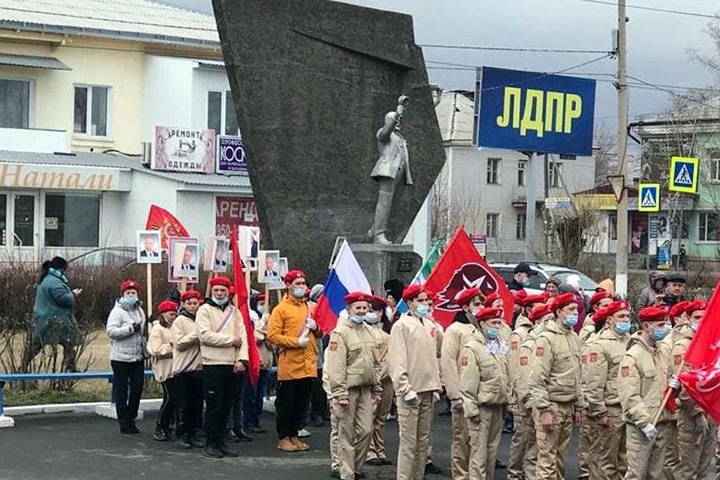 Психолог о патриотическом воспитании: Костюмированное шествие в честь Путина не имеет отношения к Родине