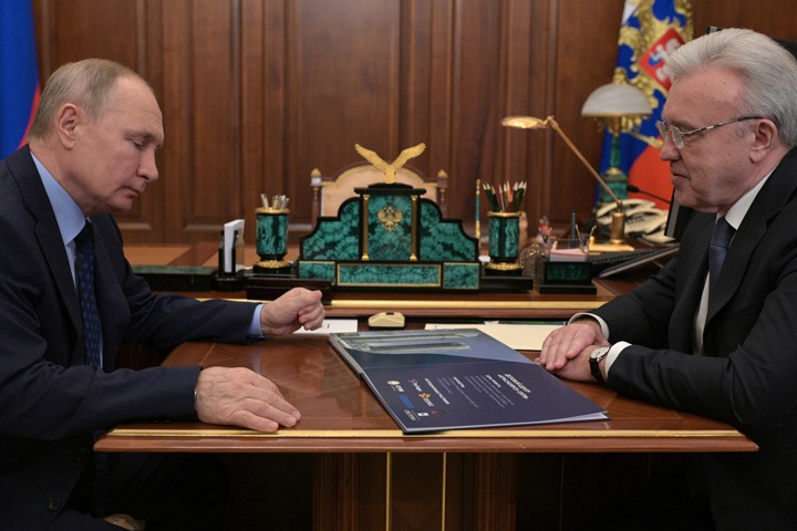 Путин поговорил с красноярским губернатором о топляках