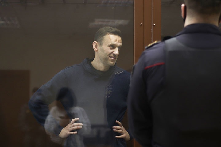 Суд согласился не возбуждать дело на сотрудников ФСБ после отравления Навального в Сибири