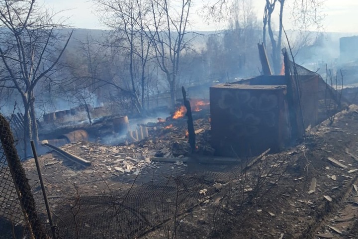 Поселок загорелся в Иркутской области