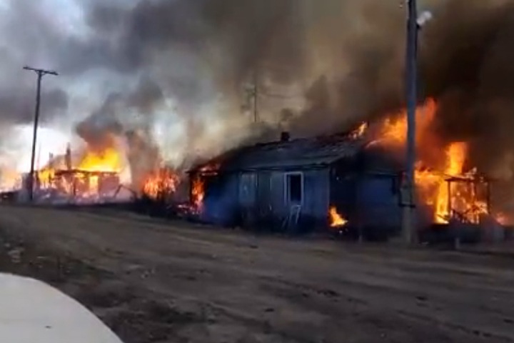Иркутская прокуратура начала проверку после уничтожившего половину поселка пожара