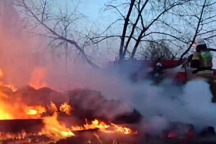 СК: иркутский поселок сгорел из-за обрыва проводов