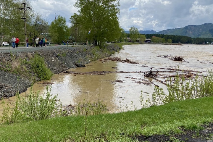 Более 100 человек эвакуированы из-за наводнения в Хакасии