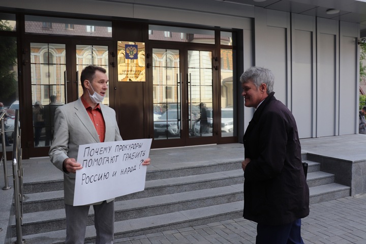 Новосибирского общественника задержали перед встречей с генпрокурором РФ