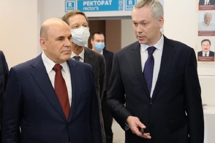 Новосибирский губернатор сократил доходы, а его жена увеличила