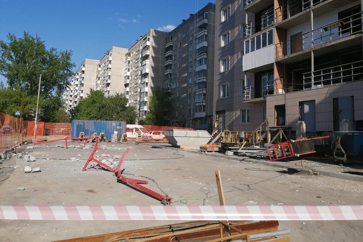 СК возбудил дело после падения люльки с рабочими на стройке в Новосибирске