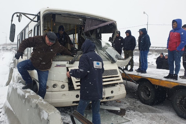Шестеро пострадали в аварии с автобусом в Норильске