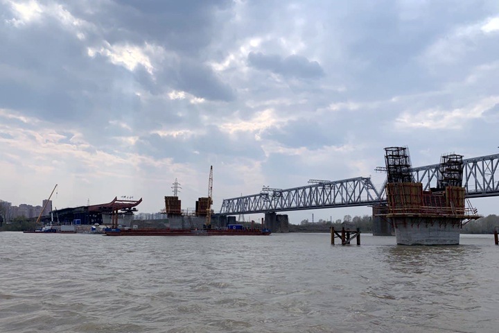 Строители платного моста Новосибирска не смогли объяснить «экономию» 0,5 млрд на трубах