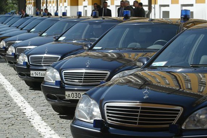 «Там машины каких-то слесарей»: читинский депутат попросил себе парковку у мэрии