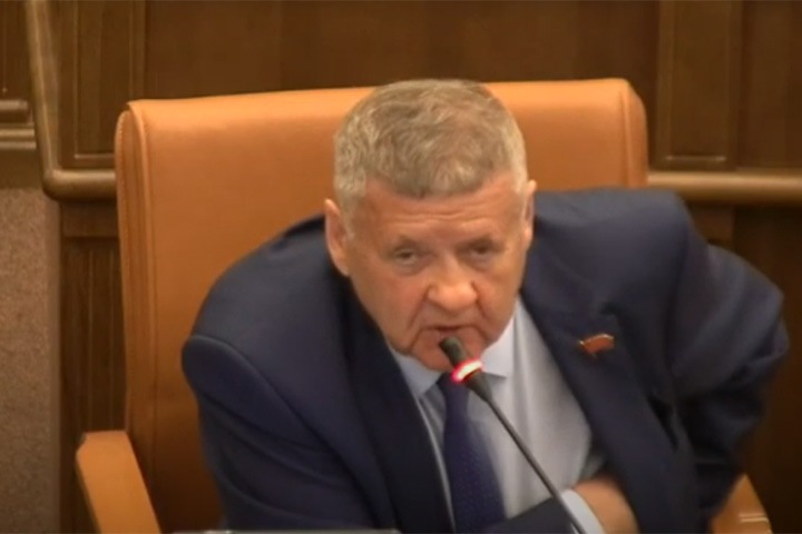 Красноярский депутат-единоросс признался в даче взяток на сессии заксобрания