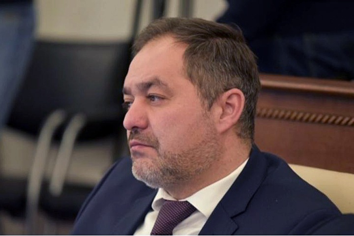 Депутат алтайского парламента предстанет перед новосибирским судом за взятку силовику