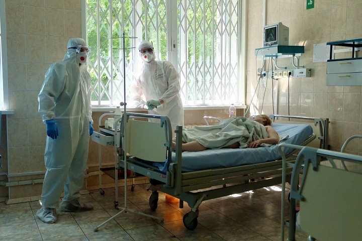Почти 100 новосибирцев попали в больницы с коронавирусом за сутки