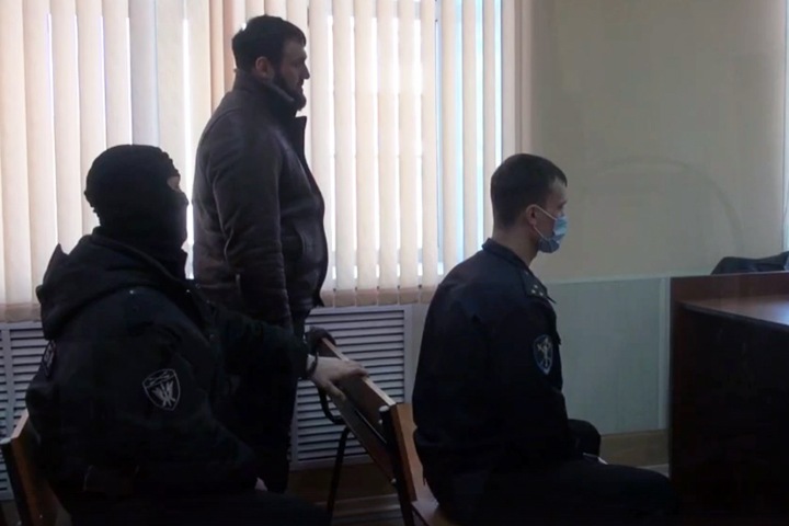 Заявлявший о пытках экс-стажер чеченской милиции пошел под суд в Новосибирске по статье о ворах в законе