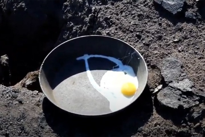 Житель кузбасского поселка пожарил яйцо на горящем отвале