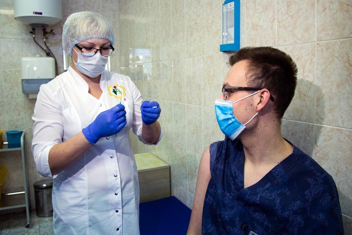 Принудительную вакцинацию от ковида объявили в Кузбассе