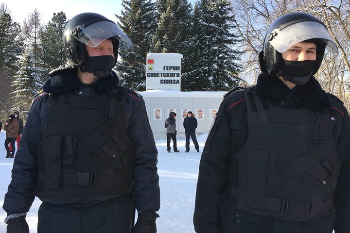 Суд начал рассматривать иск кемеровской полиции к сторонникам Навального из-за акций протеста
