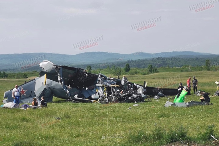 Пассажирский самолет разбился в Кузбассе. Есть погибшие