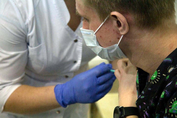 Новосибирский врач рассказал, почему люди болеют ковидом после вакцинации
