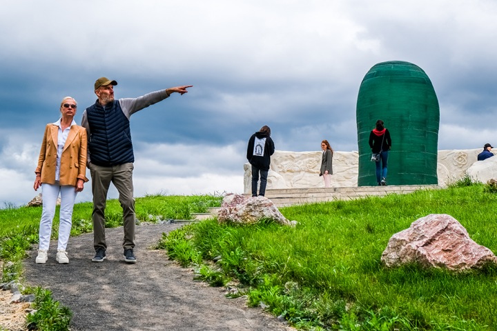 «Мира Парк» с садом камней и уникальным инструментом от кремлевского звонаря открыли под Новосибирском