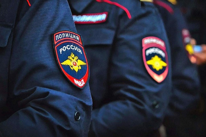 Новосибирский полицейский подозревается в ограблении прохожего