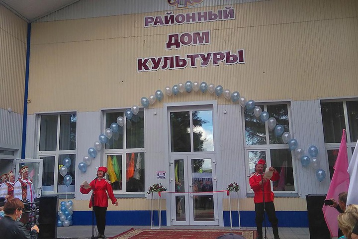 Новосибирские депутаты открыли Дом культуры после ремонта