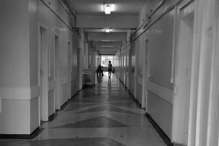 Красноярская краевая больница останавливает плановый прием больных из-за пандемии и недостатка врачей