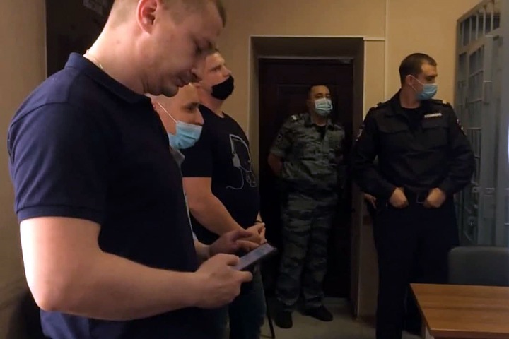 Осужденные за пытки женщины иркутские полицейские угрожали ее мужу в суде: «Ходи теперь и оглядывайся»