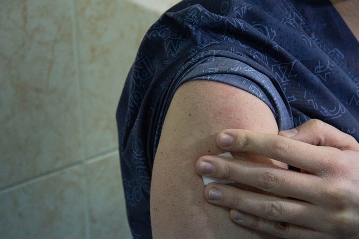 Обязательную вакцинацию от ковида ввели в Омской области