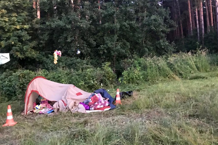 Жительница Кузбасса протаранила палатку под Новосибирском: пострадали дети, а их мать погибла