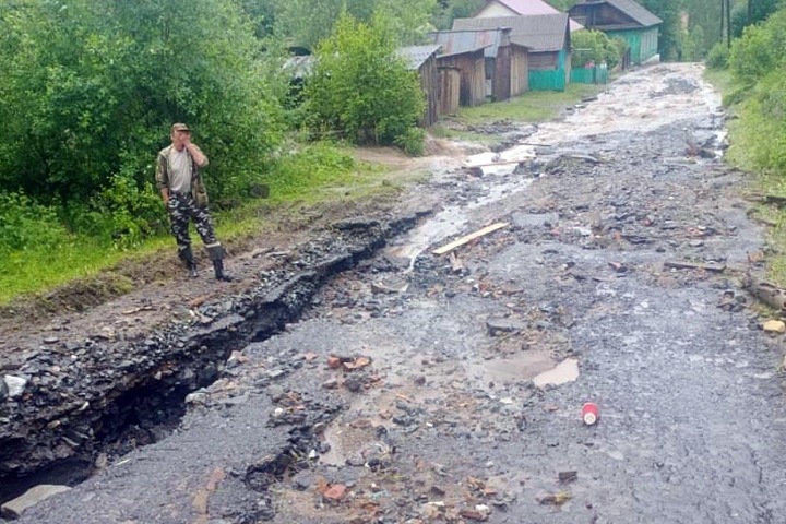 Сель повредил дороги и дома в Кузбассе