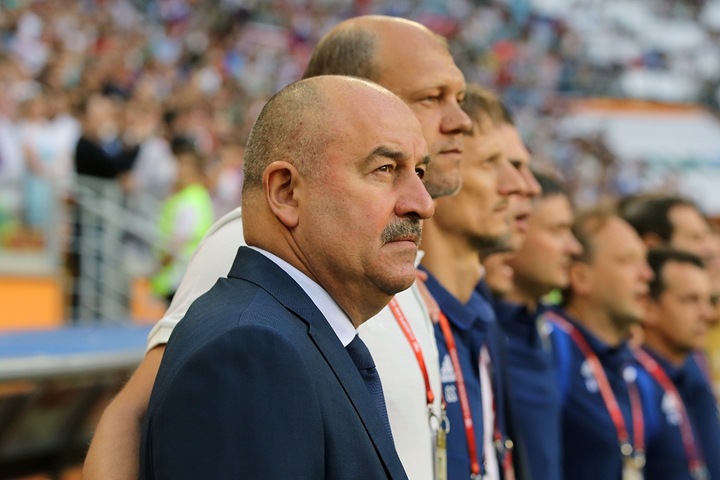 Новосибирский депутат призвал отправить в отставку тренера сборной России по футболу
