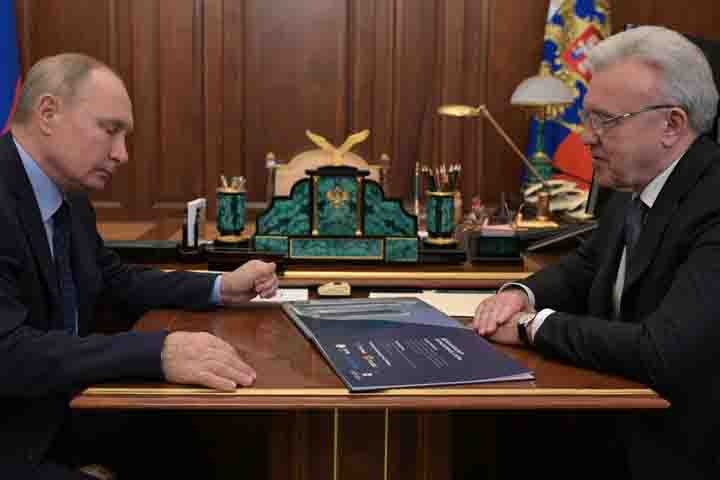 Путин потребовал от красноярского губернатора качественных дорог