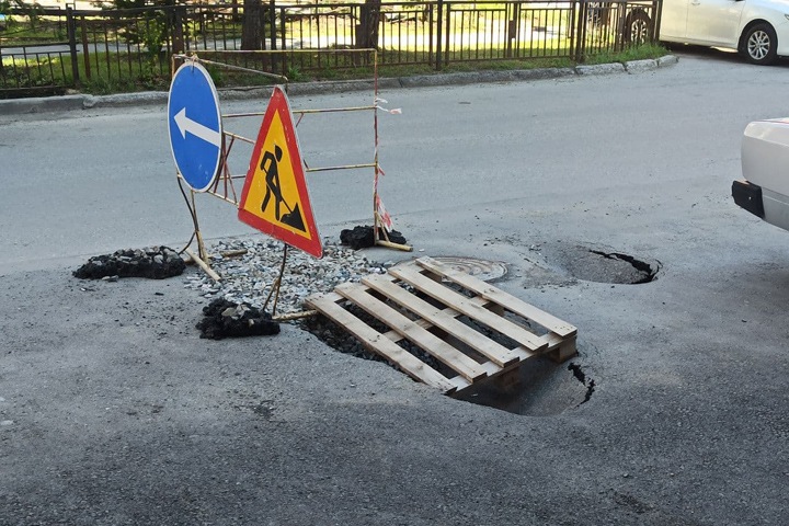 Областные депутаты проконтролируют расход выделенных мэрии Новосибирска на ремонт дорог денег
