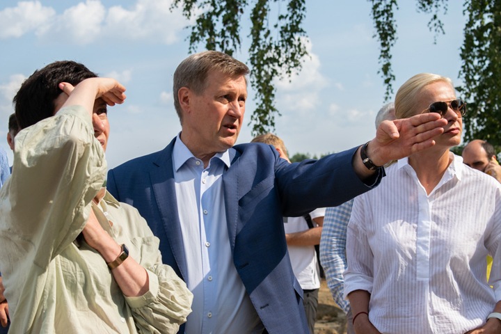 Будущий парк у ледового дворца в Новосибирске показали мэру. Фото
