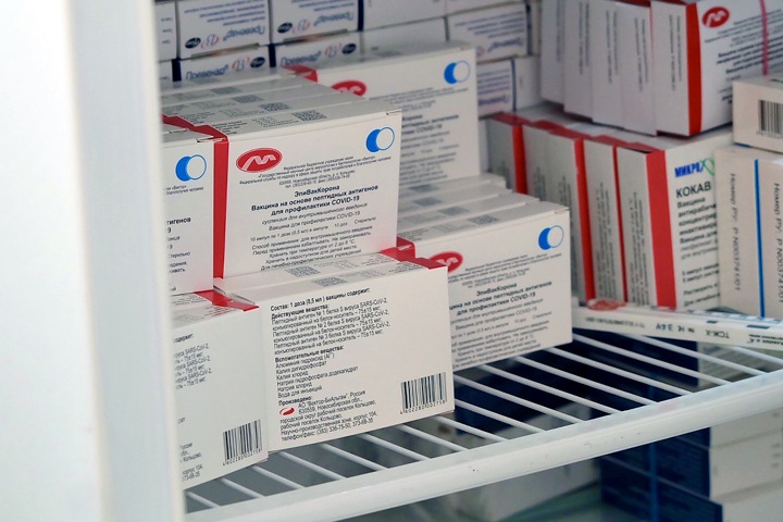 «ЭпиВакКорона оказалась недоразумением»: вирусолог Чумаков о вакцине новосибирского центра «Вектор»