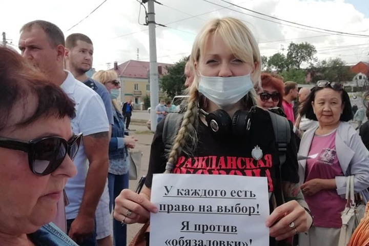 Митинг против обязательной вакцинации от коронавируса прошел в Омске