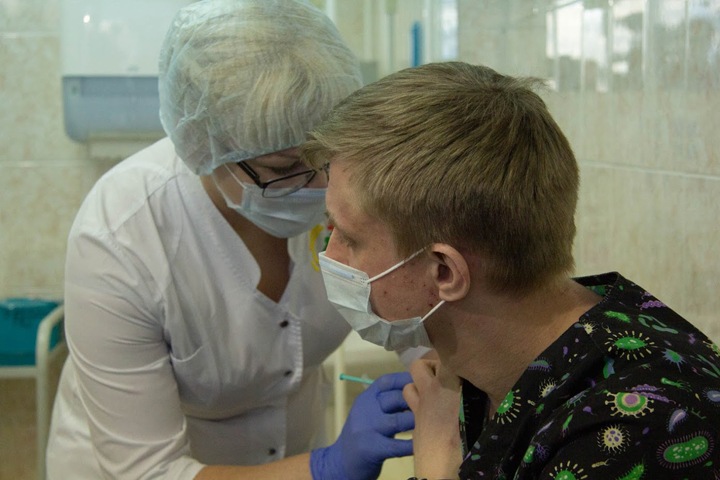 Пункт вакцинации от ковида закрывается в новосибирской «Ауре»