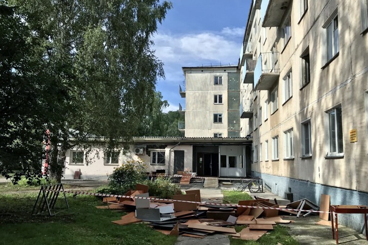 Общежитие Новосибирского госуниверситета начали готовить к сносу после Мишустина. Студенты были против выселения