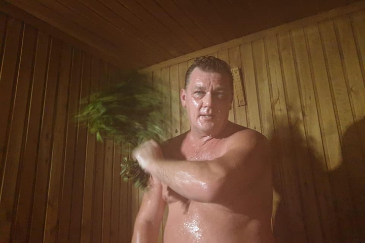 Мэр Саяногорска попал на видео из бани, предложив поддержать учреждение