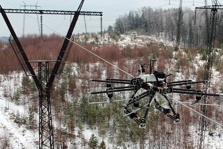 Новый робот избавит провода от наледи и предотвратит аварии в Сибири