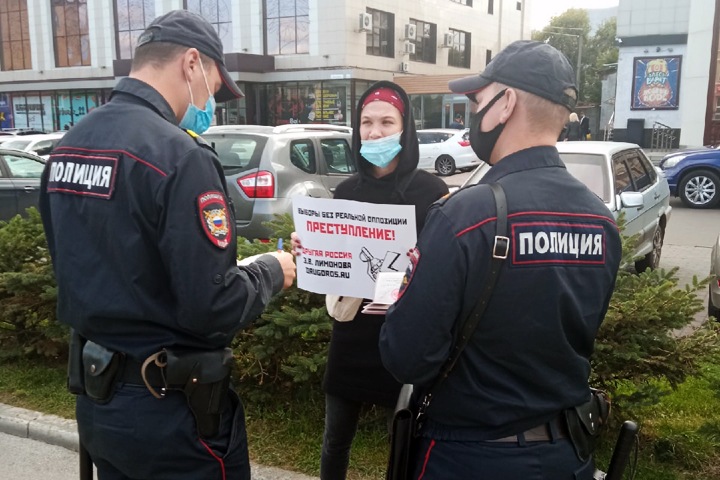 Нацболку обвинили в нарушении закона о митингах за одиночный пикет из-за «указа суда» в Барнауле