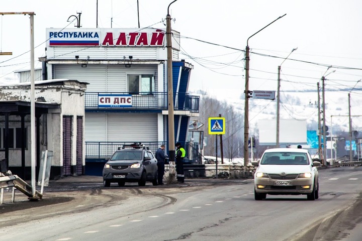 Кто пошел в Госдуму от Алтая: чиновник против депутата и эсер с деньгами новосибирского единоросса