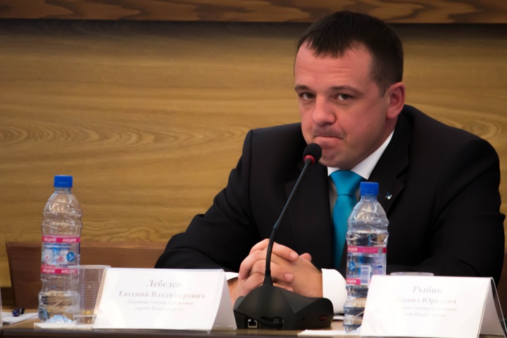 Вице-спикером новосибирского горсовета стал не запомнивший имени своего коллеги депутат от ЛДПР