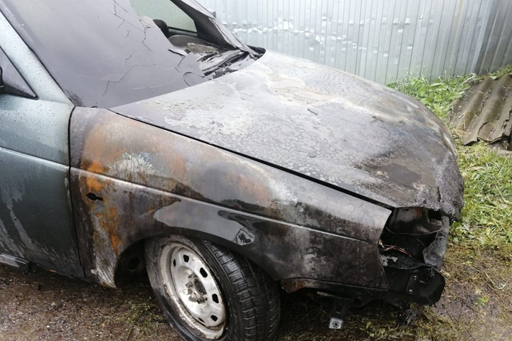 Машину начальника полиции сожгли в Алтайском крае