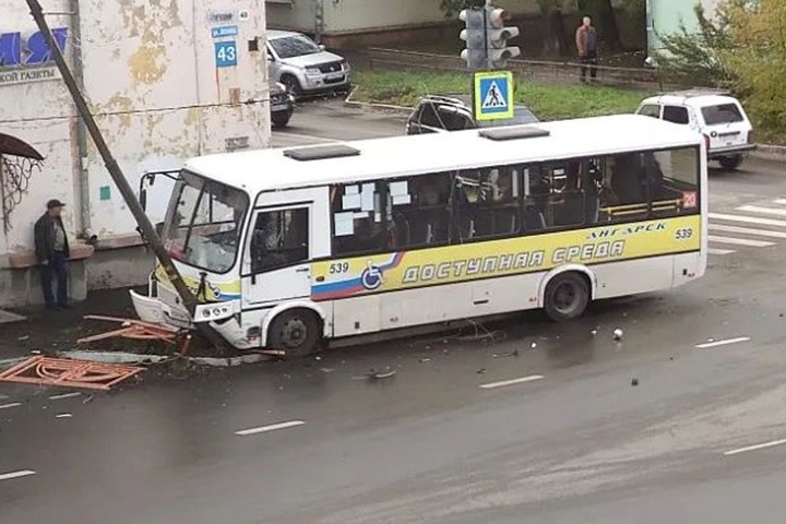 Машина Росгвардии столкнулась с автобусом в Ангарске. Пострадали 14 человек