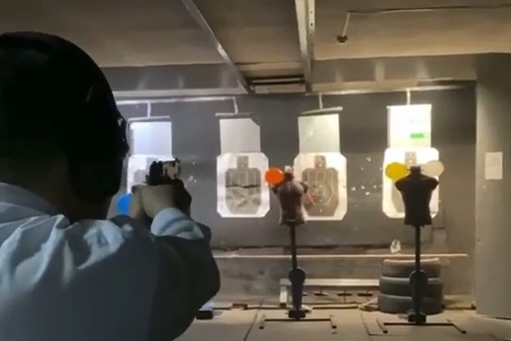Экс-глава Тувы расстрелял воздушные шарики из пистолета. Видео