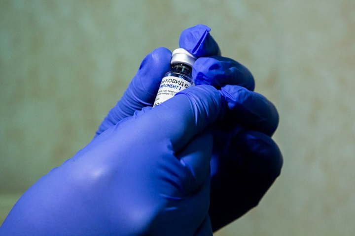 Иркутские власти ввели обязательную вакцинацию от ковида для пенсионеров и студентов