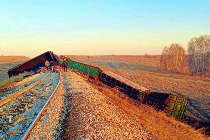 Вагоны с углем опрокинулись на железной дороге в Кузбассе